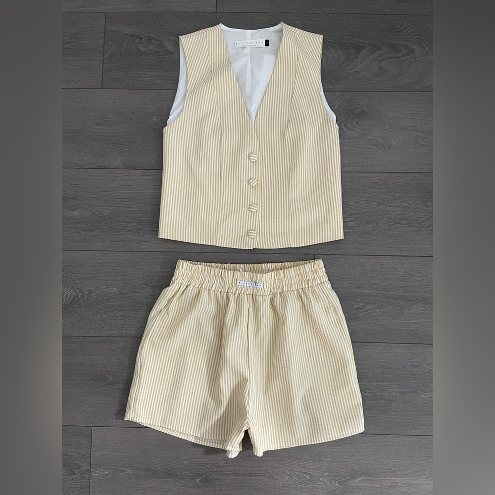 Striped Beige Vest and Shorts Set missguided large